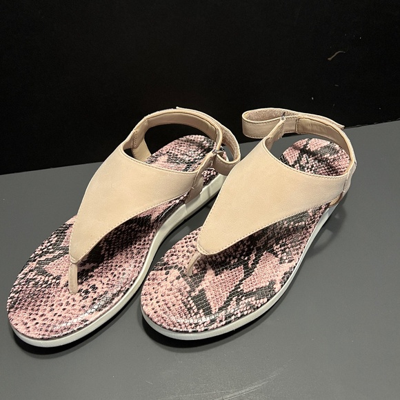 Naturalizer Megan Beige Snake Prink Fabric Sandals Women's 8.5M Comfor Slingback - Picture 1 of 7